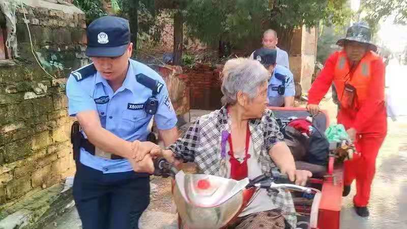 河南抗洪救灾中的“9001诚信金沙”力量(图2)